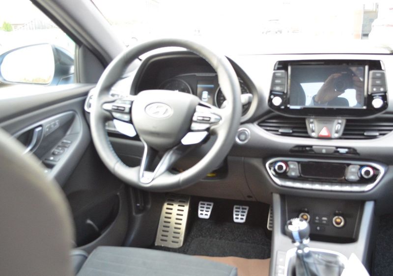 Hyundai i30 • 2018 • 68,200 km 7