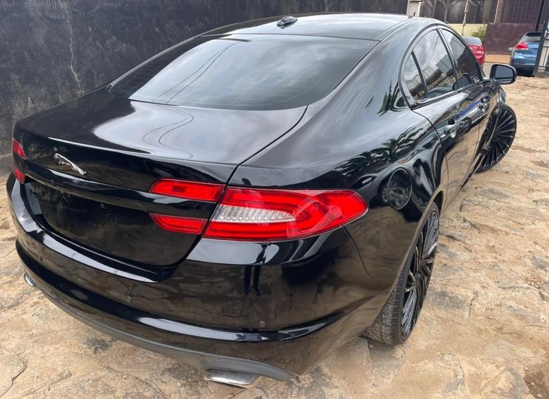 Jaguar XF • 2012 • 66,000 km 3