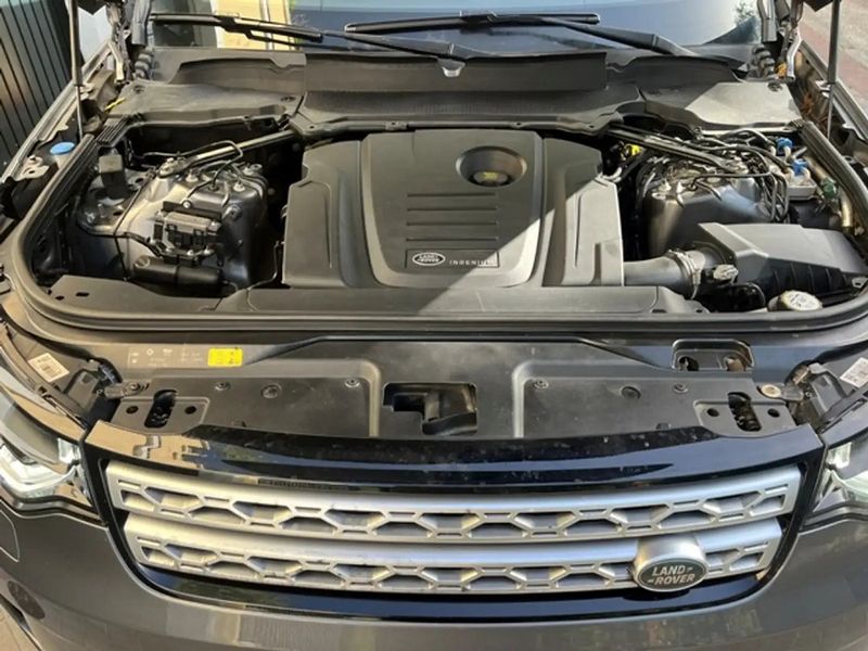 Land Rover Discovery • 2017 • 146,000 km 15