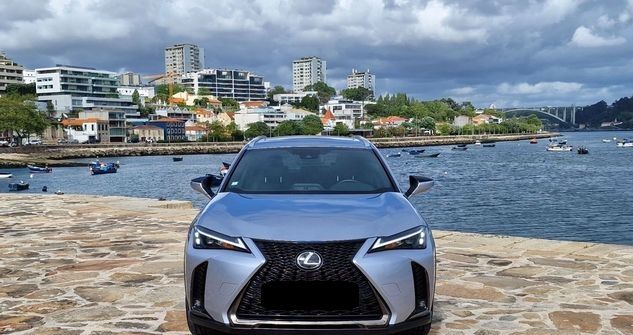 Lexus UX • 2022 • 44,000 km 3
