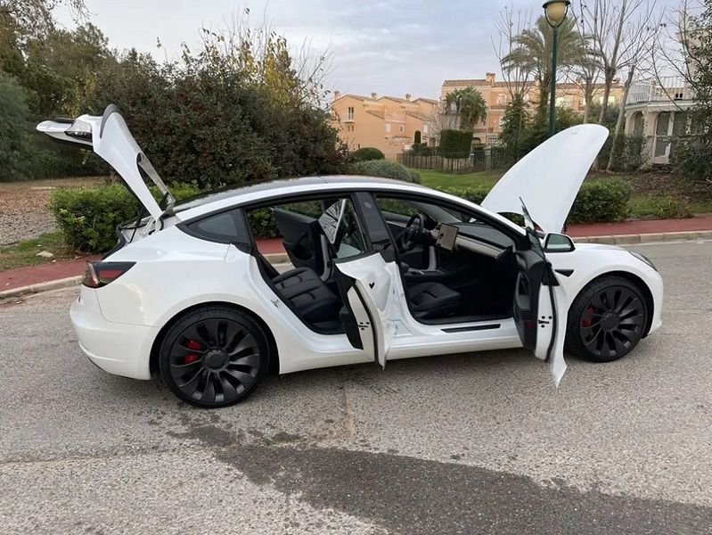 Tesla Model 3 • 2021 • 116,790 km 5