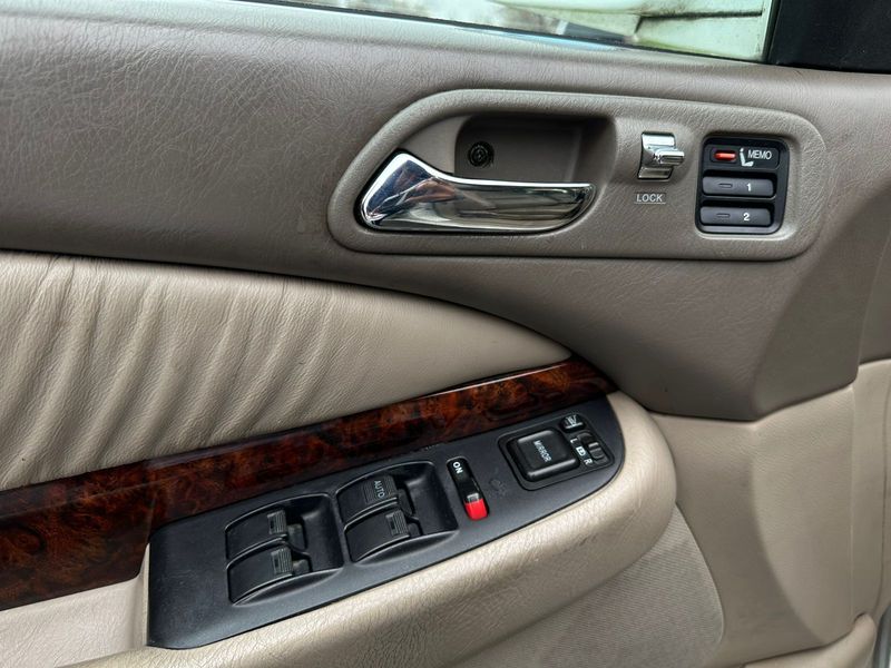 Acura TL • 2003 • 187,000 km 3