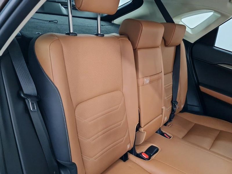 Lexus NX • 2020 • 35,000 km 3