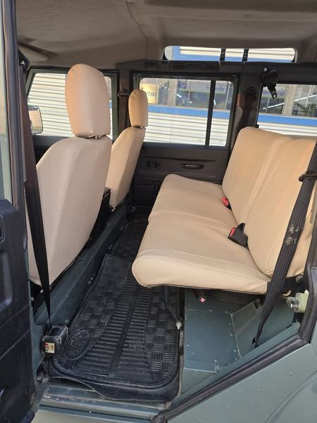 Land Rover Defender • 2000 • 236,725 km 9