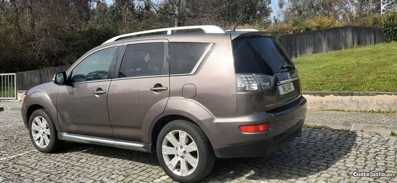 Mitsubishi Outlander • 2011 • 200,000 km 3