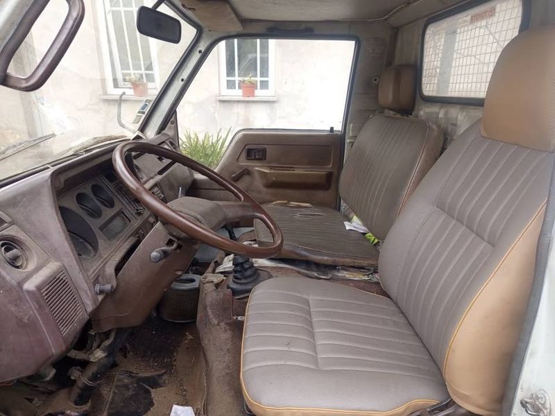 Toyota Dyna • 1999 • 189,000 km 4