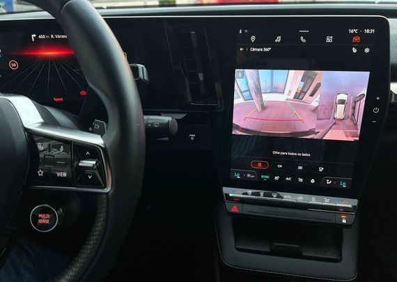 Renault Mégane • 2023 • 16,000 km 25