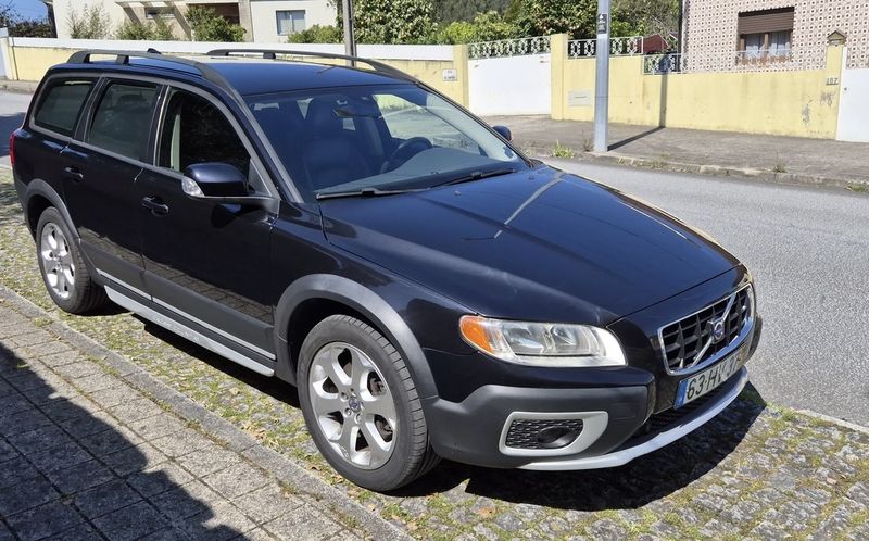 Volvo XC70 • 2009 • 184,000 km 2