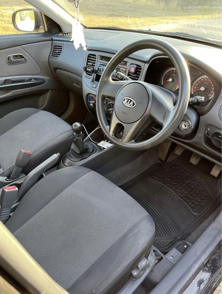 Kia Rio • 2010 • 153,000 km 5