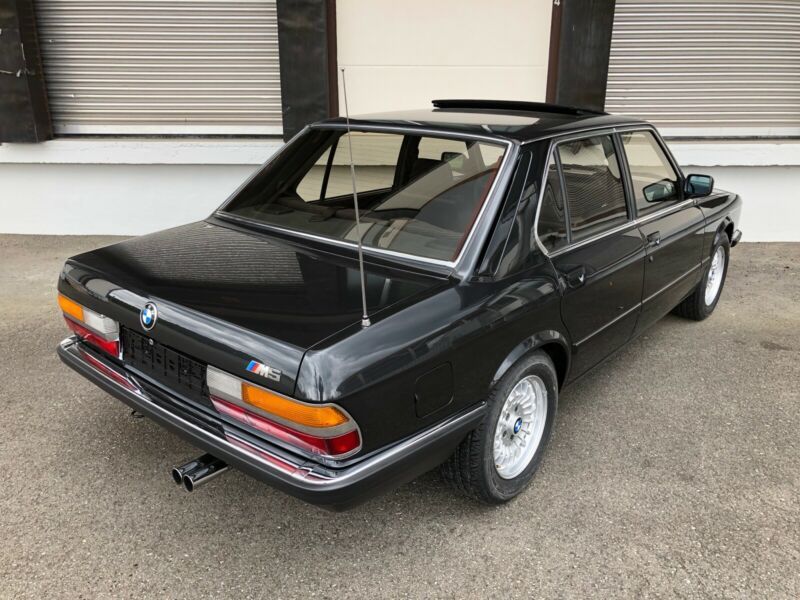 BMW M5 • 1985 • 114,000 km 3