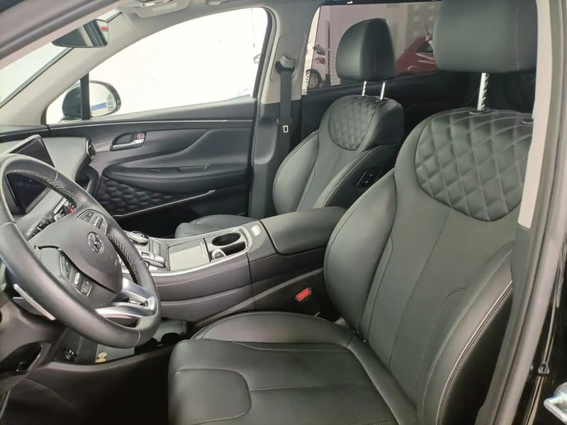 Hyundai Santa Fe • 2024 • 23,860 km 6