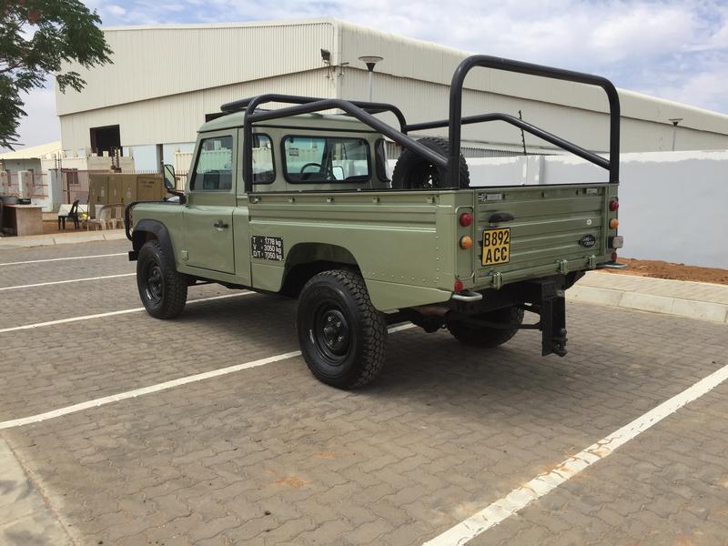 Land Rover Defender • 1986 • 142,000 km 2