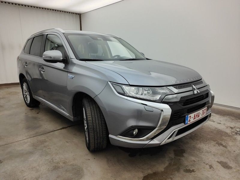 Mitsubishi Outlander • 2021 • 19,700 km 3