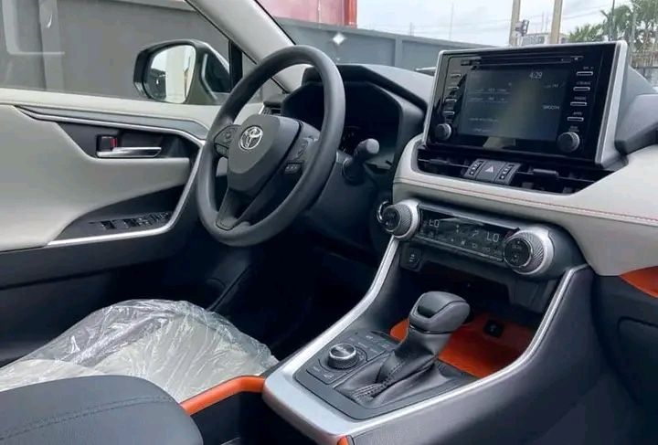 Toyota RAV4 EV • 2018 • 50,000 km 3