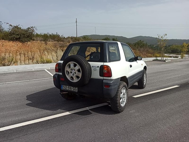 Toyota RAV4 • 2007 • 60,000 km 2