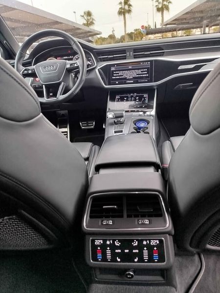 Audi A6 • 2021 • 69,000 km 2