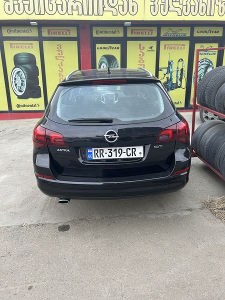Opel Astra • 2013 • 200,000 km 3