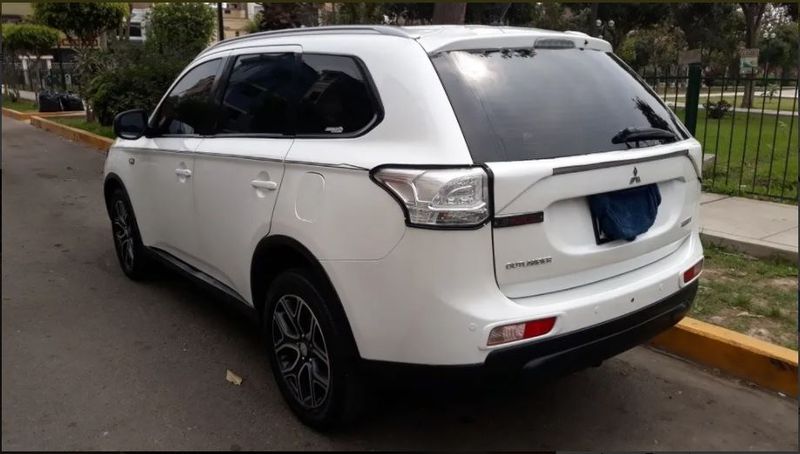 Mitsubishi Outlander • 2015 • 120,000 km 6