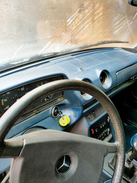 Mercedes-Benz E • 1980 • 97,332 km 2