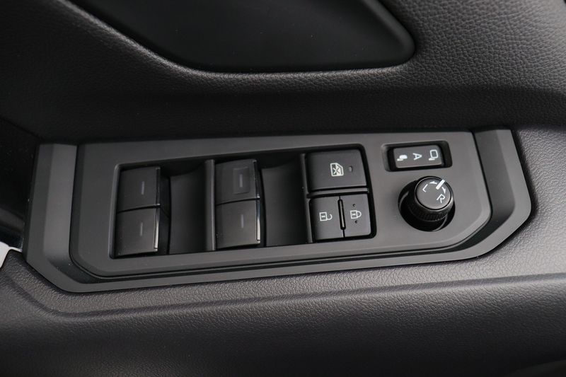 Toyota Land Cruiser • 2022 • 30,884 km 16