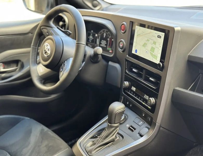 Toyota Yaris • 2024 • 19,600 km 9