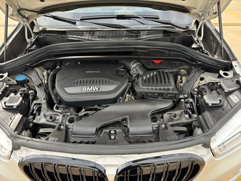 BMW X1 • 2018 • 113,000 km 10