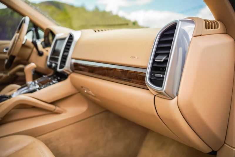 Porsche Cayenne • 2013 • 67,000 km 10