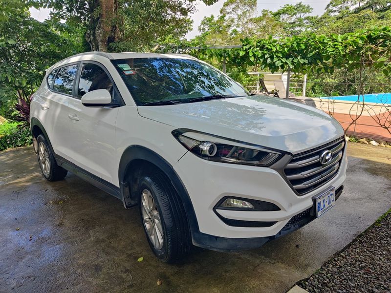 Hyundai Tucson • 2017 • 153,000 km 2