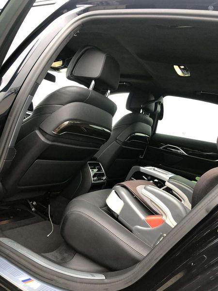 BMW 7 • 2016 • 110,000 km 15