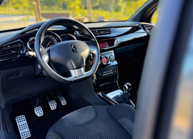 Citroën DS3 • 2014 • 205,000 km 4