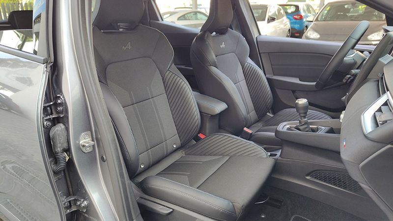 Renault Clio • 2024 • 1,020 km 16