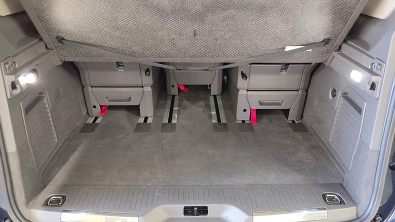 Volkswagen Multivan • 2024 • 3,979 km 30