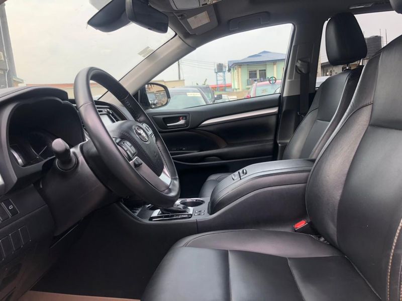 Toyota Highlander • 2020 • 30,000 km 2