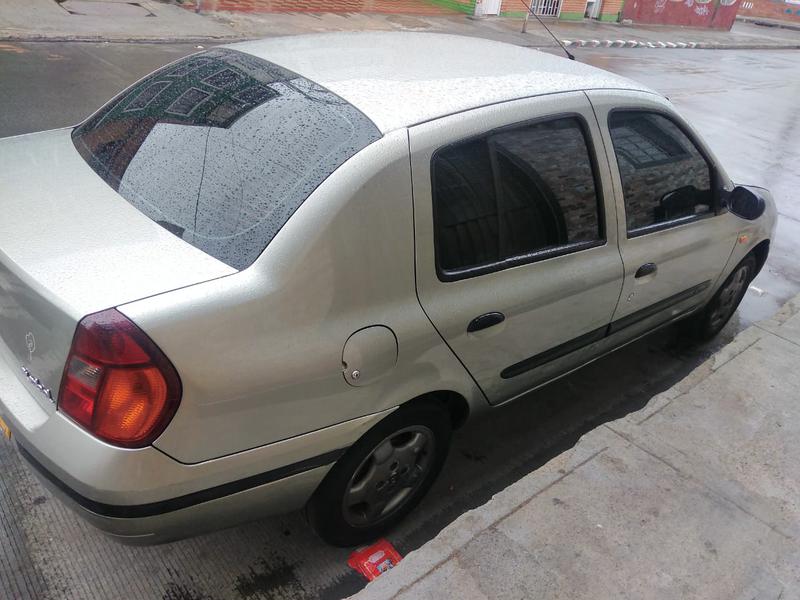 Renault Symbol • 2001 • 201,000 km 2