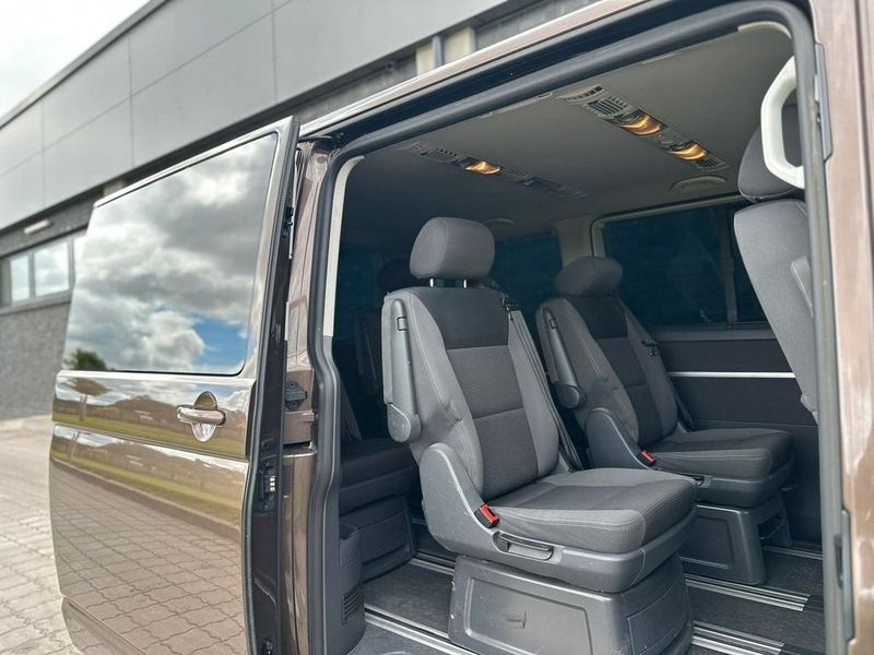 Volkswagen T5 • 2010 • 235,000 km 11