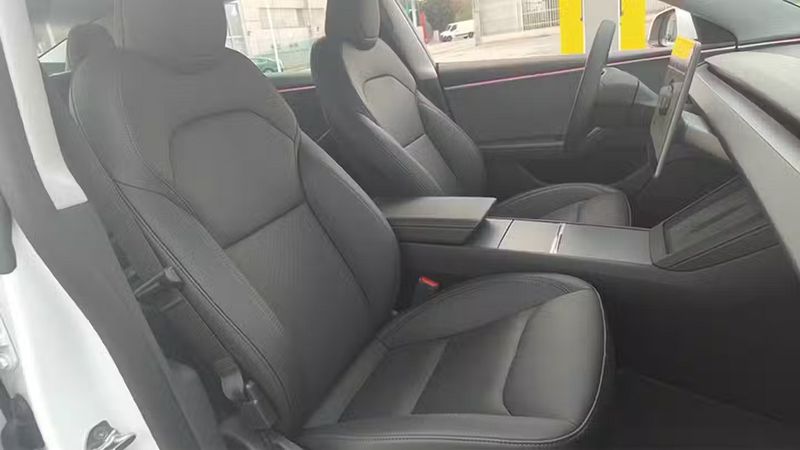 Tesla Model 3 • 2024 • 5,418 km 7