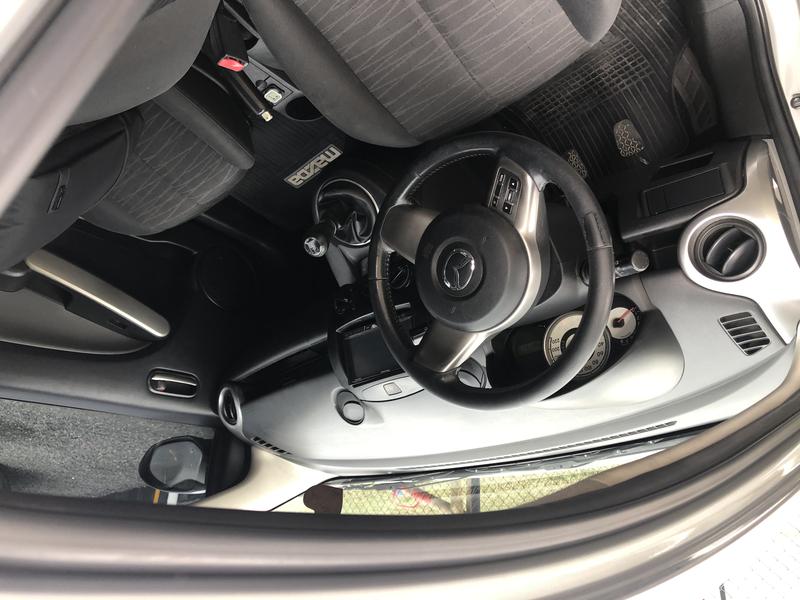 Mazda 2 • 2010 • 131,000 km 3