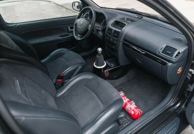 Renault Clio • 2006 • 82,500 km 8