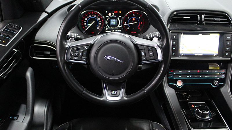 Jaguar F-Pace • 2019 • 86,784 km 15