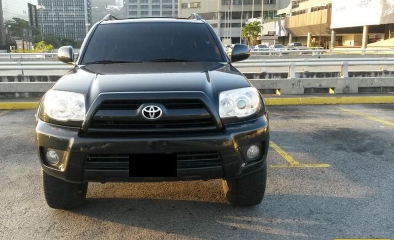 Toyota 4 Runner Limited • 2007 • 160,000 km 4