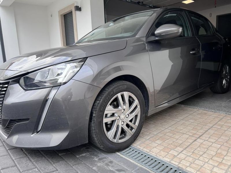 Peugeot 308 • 2017 • 9,000 km 2