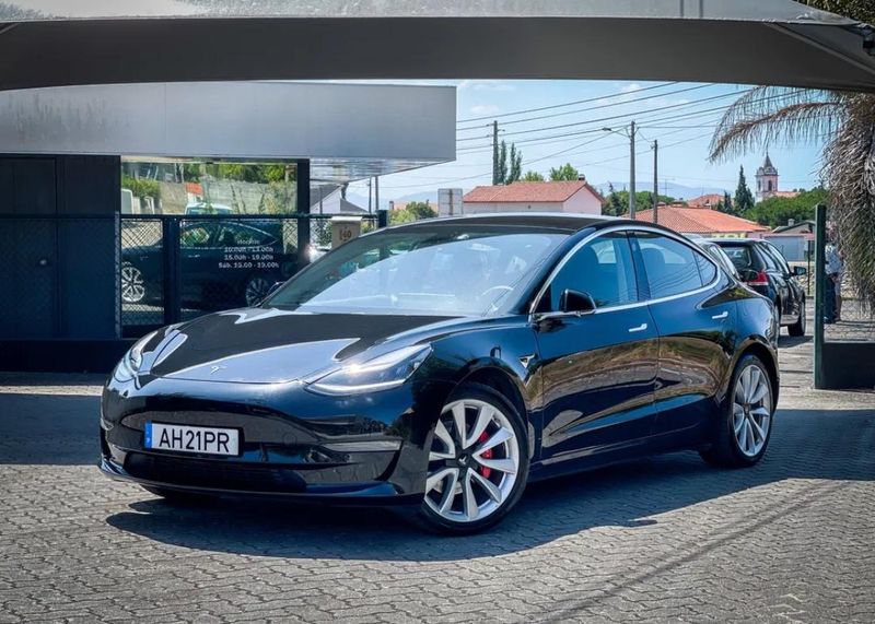 Tesla Model 3 • 2020 • 19,800 km 1