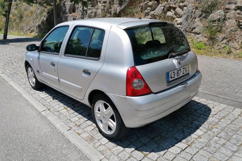 Renault Clio • 2005 • 139,999 km 7