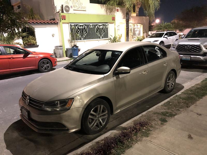Volkswagen Jetta • 2015 • 92,000 km 3