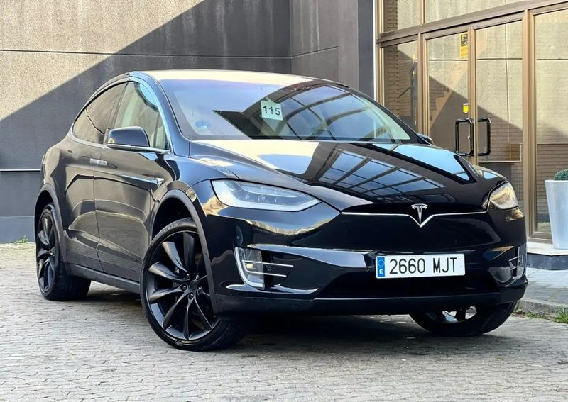 Tesla Model X • 2018 • 95,000 km 1