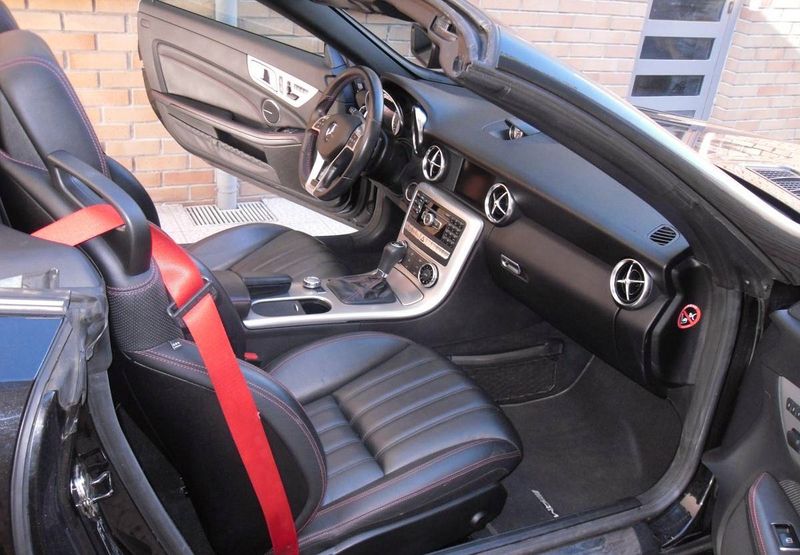 Mercedes-Benz SLK • 2012 • 89,999 km 6