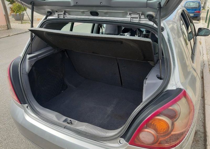 Nissan Almera • 2003 • 250,000 km 3