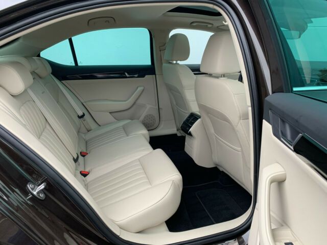 Škoda Superb • 2018 • 72,000 km 4