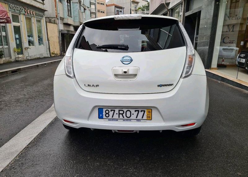 Nissan Leaf • 2016 • 90,000 km 2