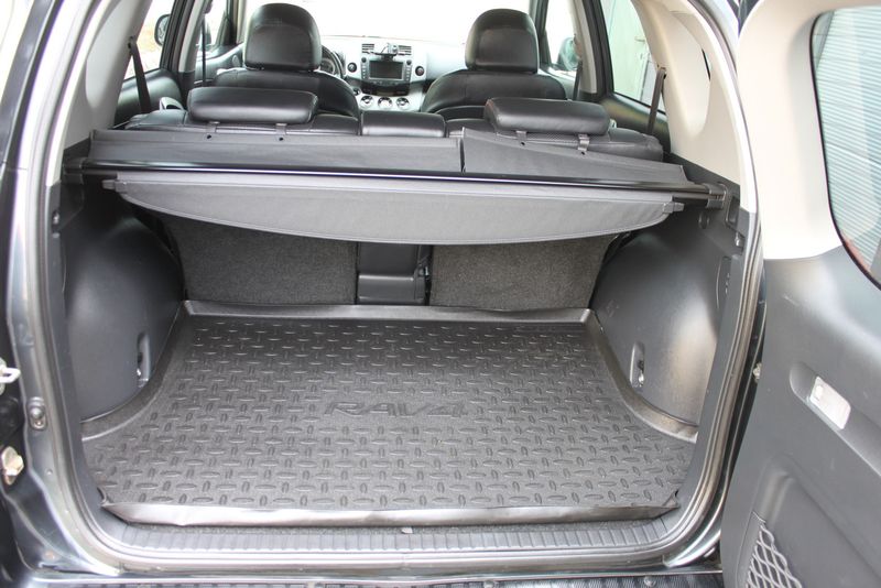 Toyota RAV4 • 2006 • 230,000 km 4